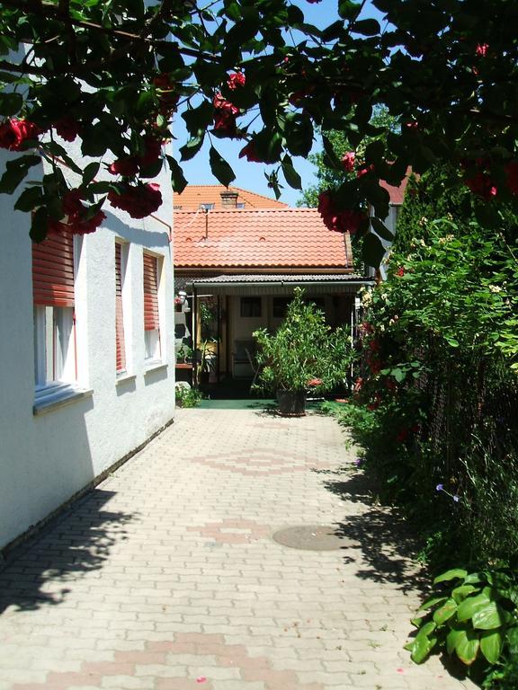 Otis Vendeghaz Apartment Сиофок Екстериор снимка