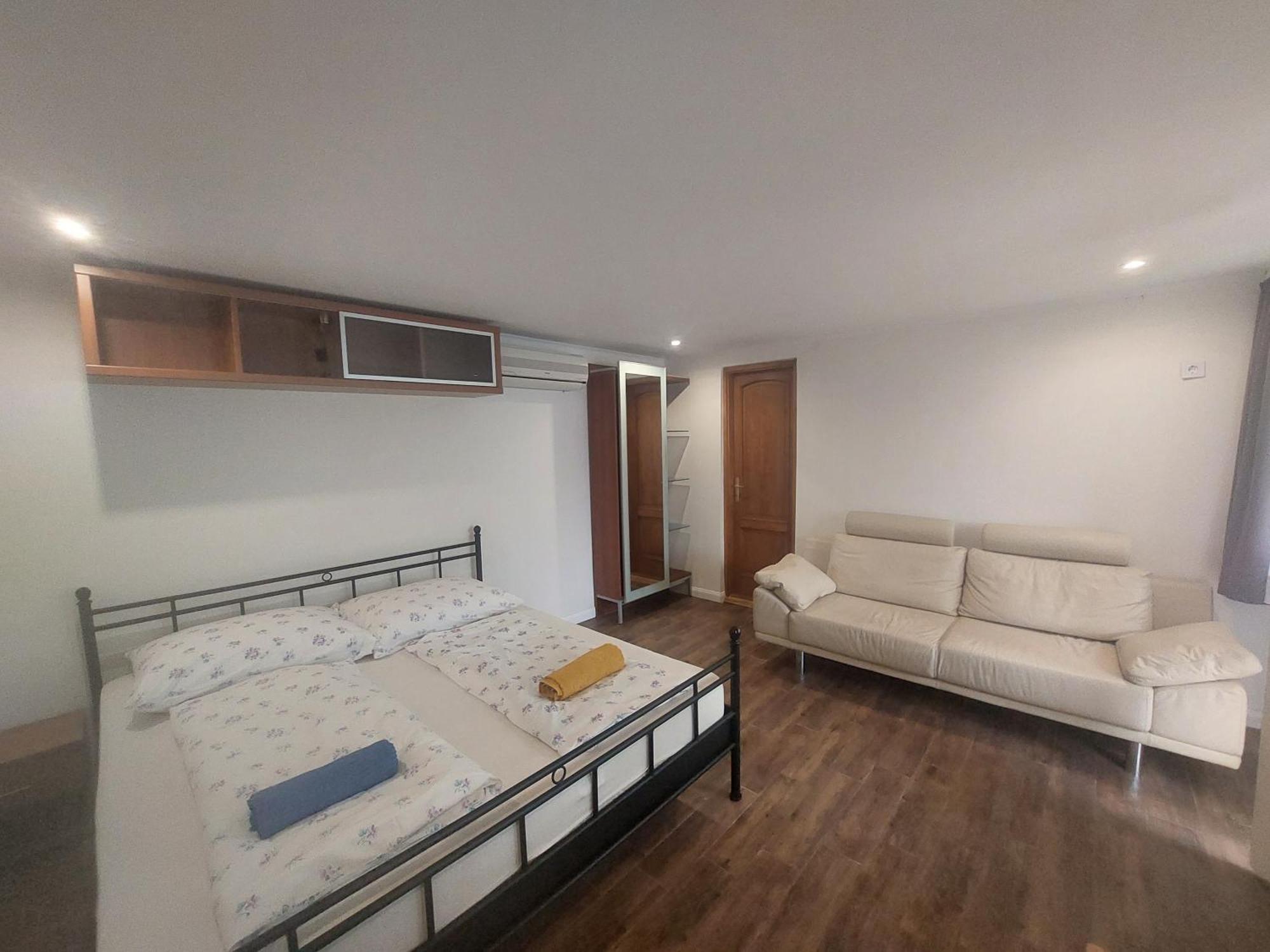 Otis Vendeghaz Apartment Сиофок Екстериор снимка